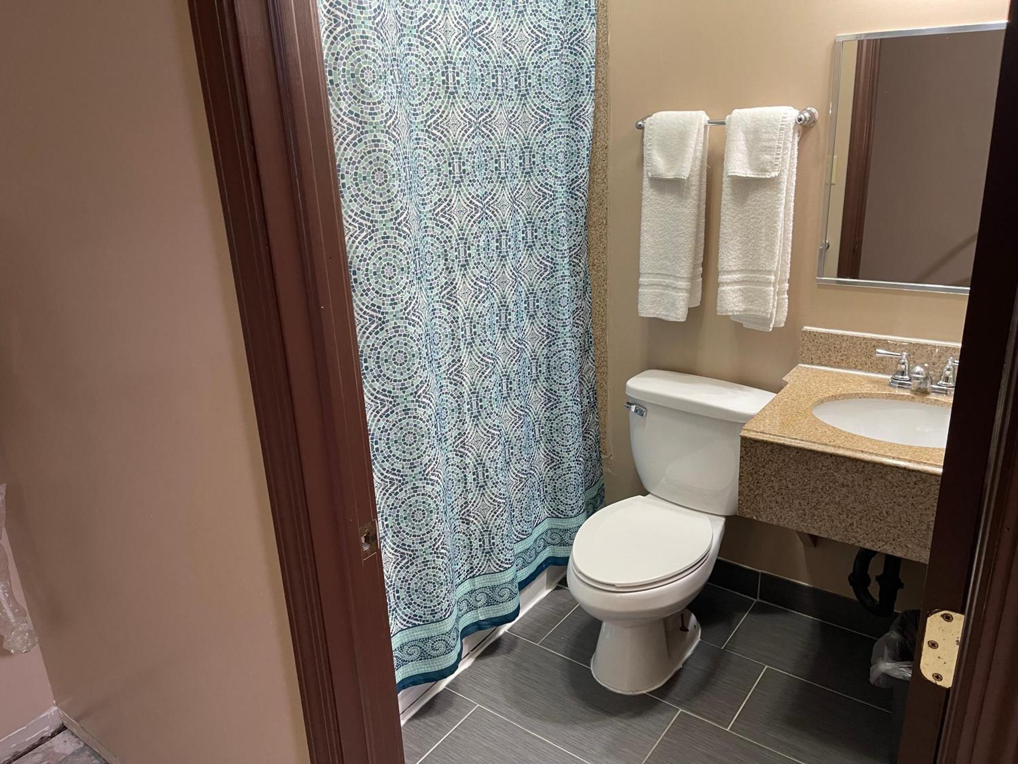 Economy Inn & Suites Ashtabula Eksteriør billede