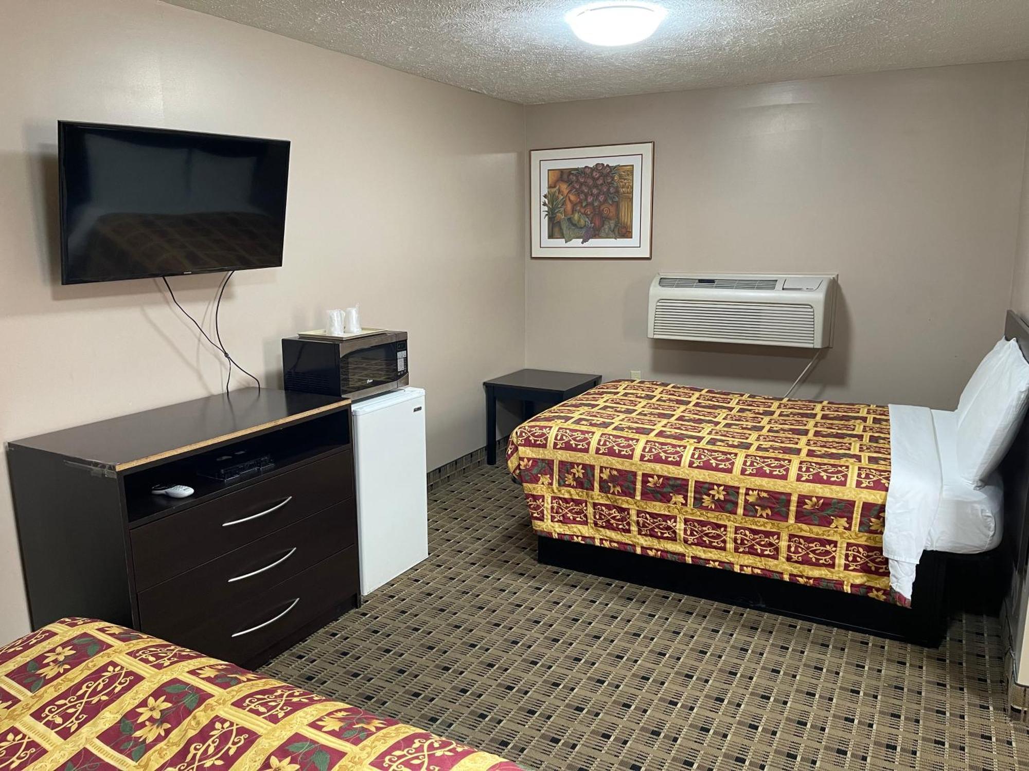 Economy Inn & Suites Ashtabula Eksteriør billede