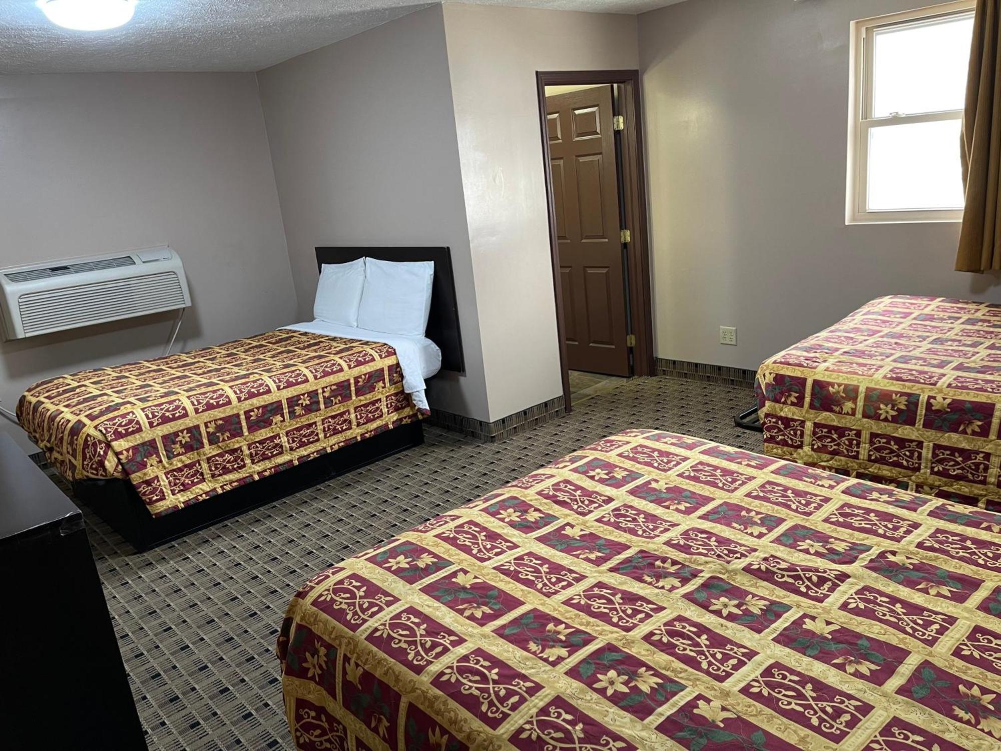 Economy Inn & Suites Ashtabula Eksteriør billede