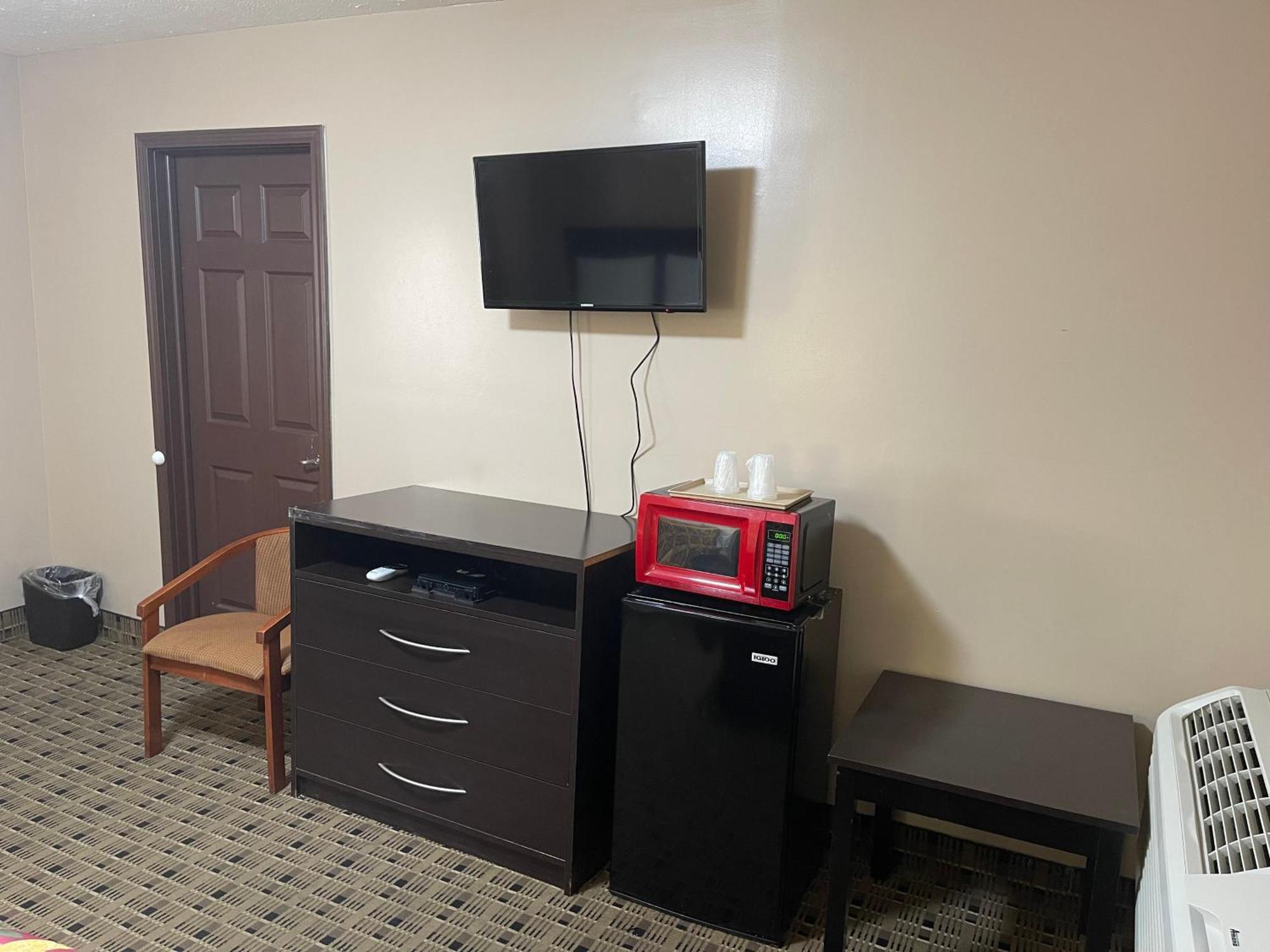 Economy Inn & Suites Ashtabula Eksteriør billede