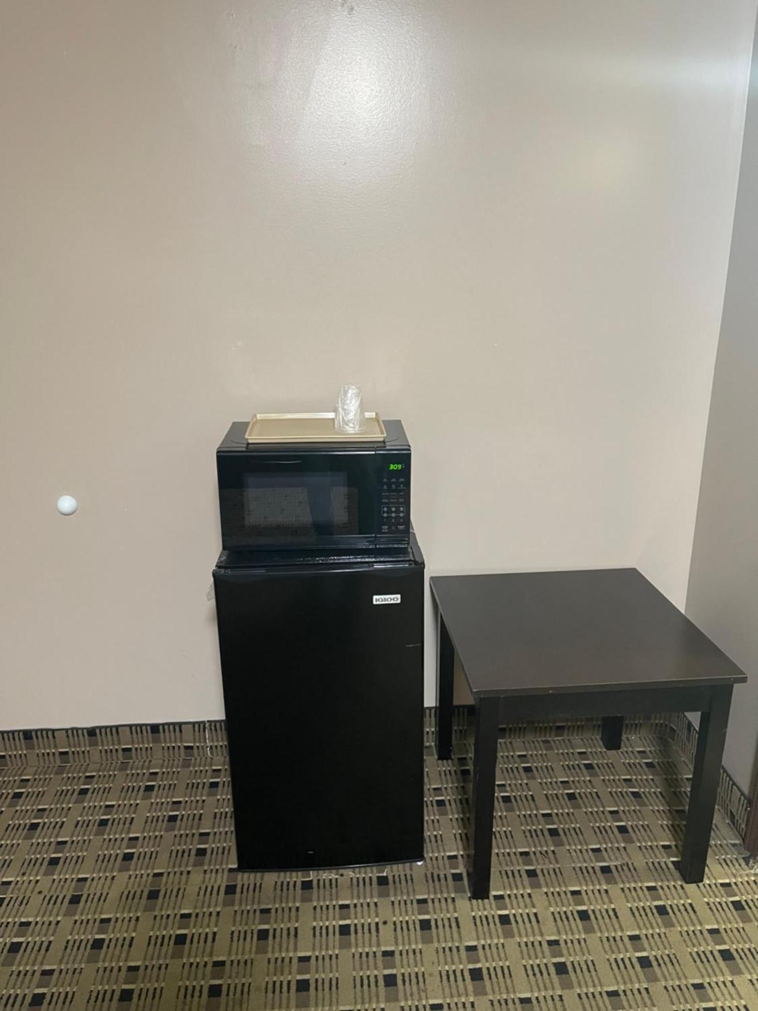 Economy Inn & Suites Ashtabula Eksteriør billede