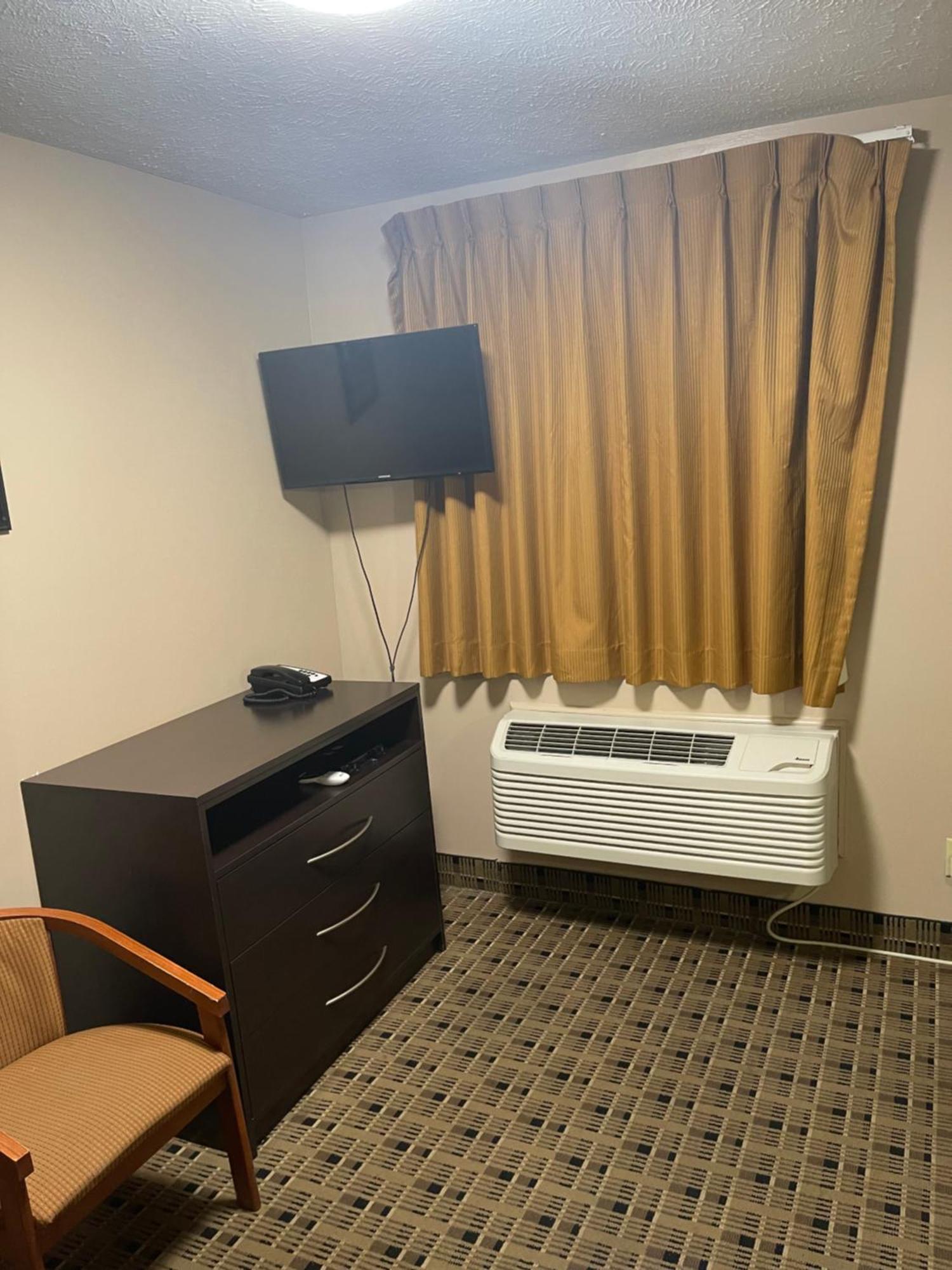 Economy Inn & Suites Ashtabula Eksteriør billede