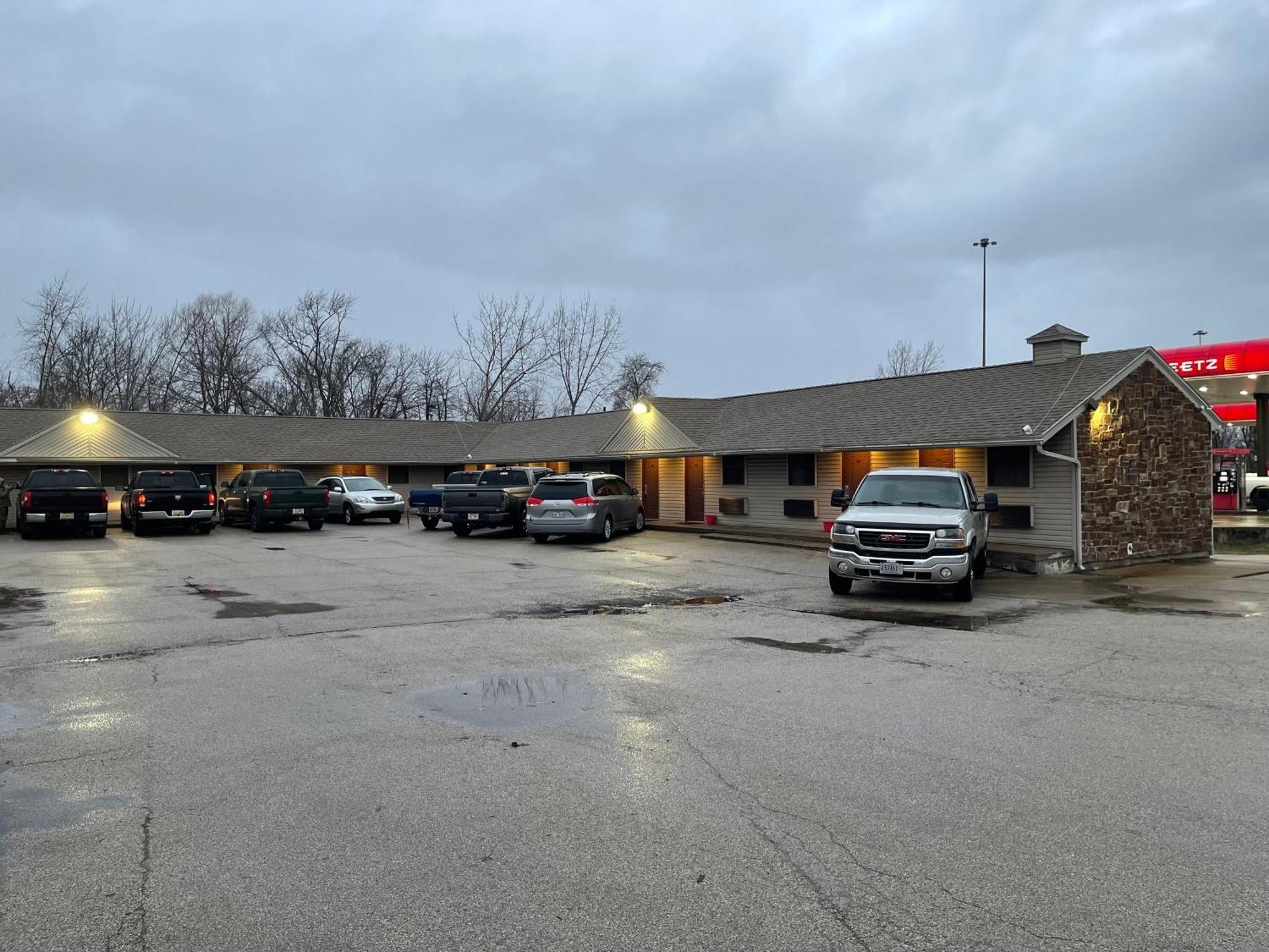 Economy Inn & Suites Ashtabula Eksteriør billede