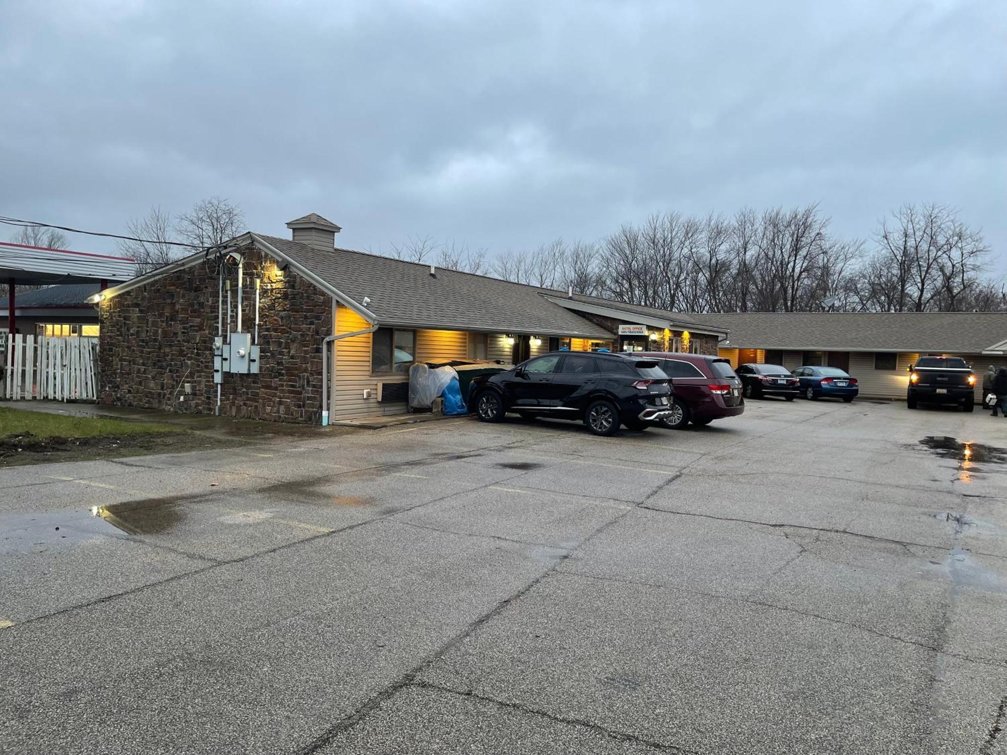 Economy Inn & Suites Ashtabula Eksteriør billede