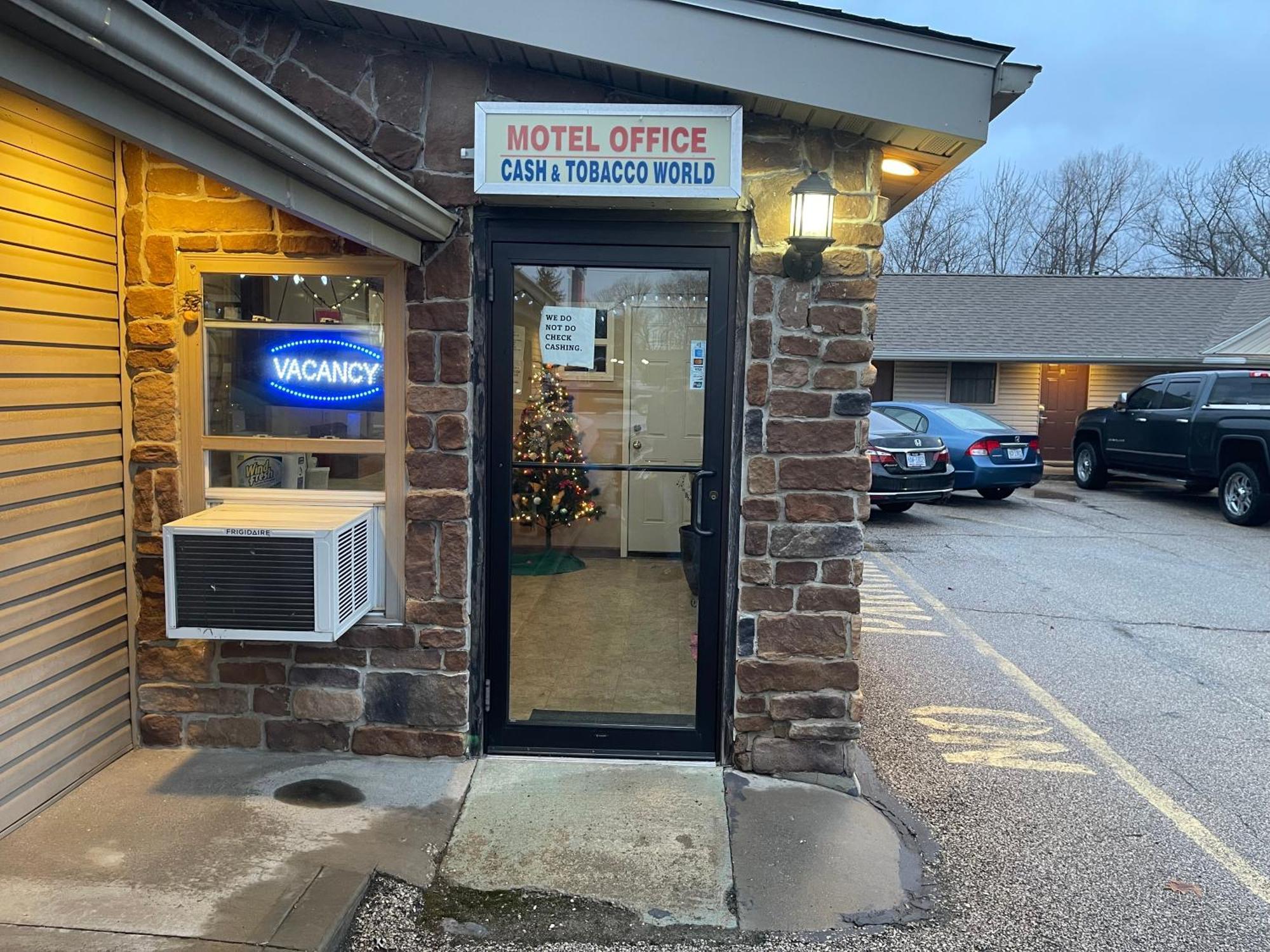 Economy Inn & Suites Ashtabula Eksteriør billede