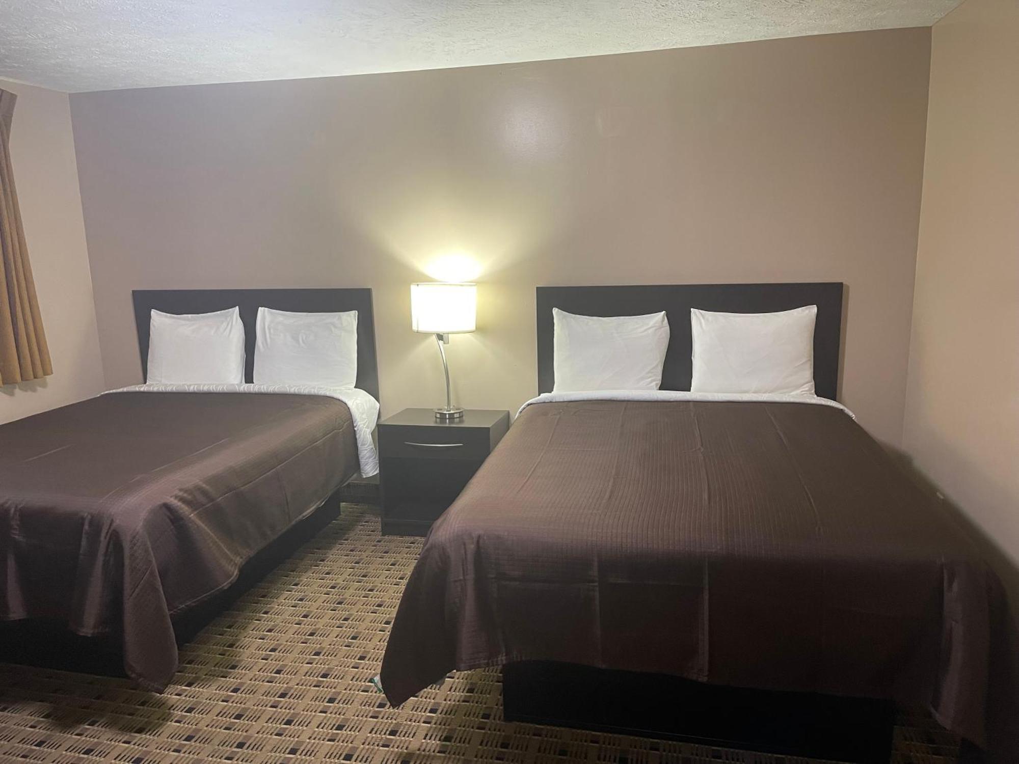 Economy Inn & Suites Ashtabula Eksteriør billede