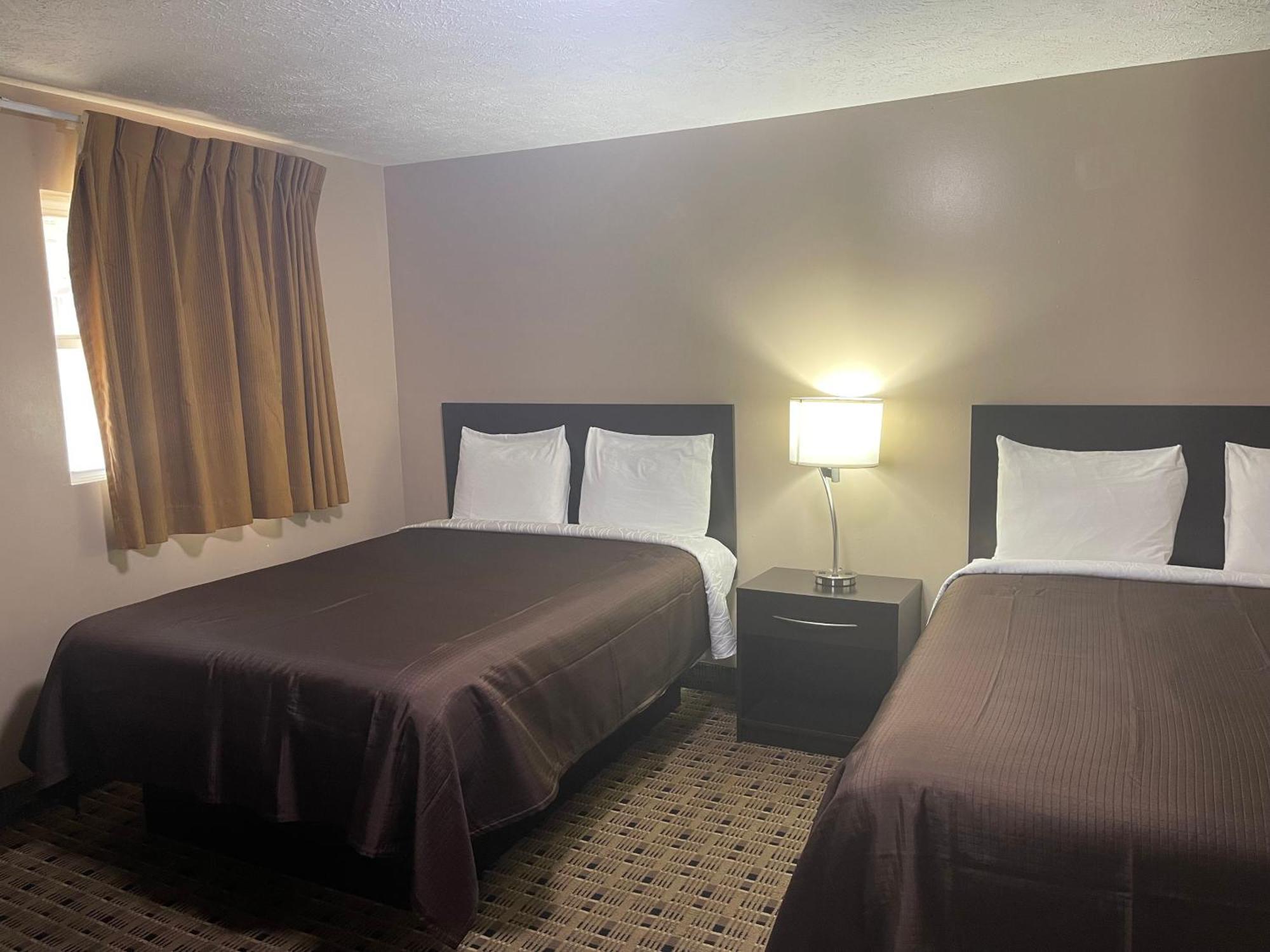 Economy Inn & Suites Ashtabula Eksteriør billede