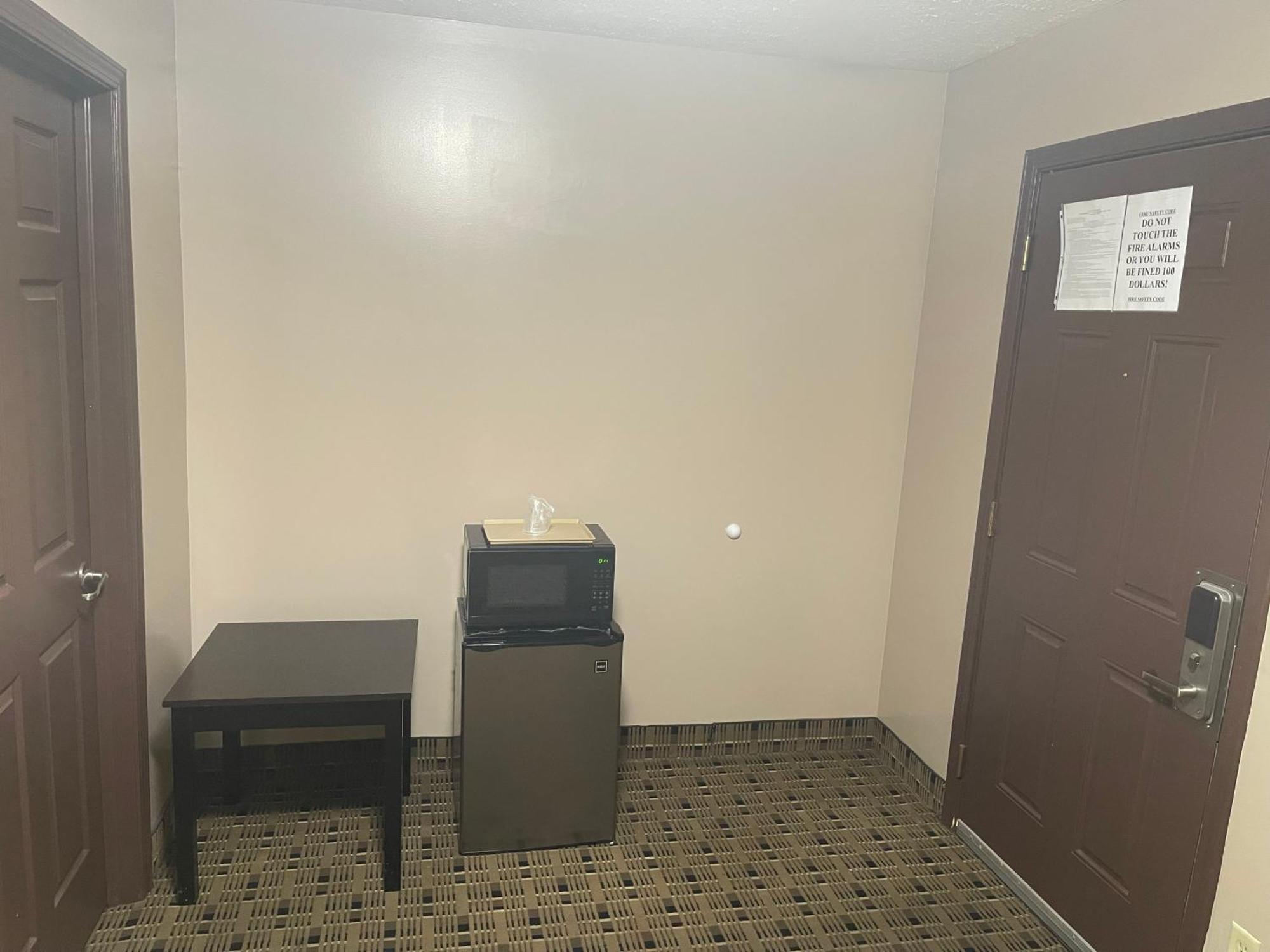Economy Inn & Suites Ashtabula Eksteriør billede