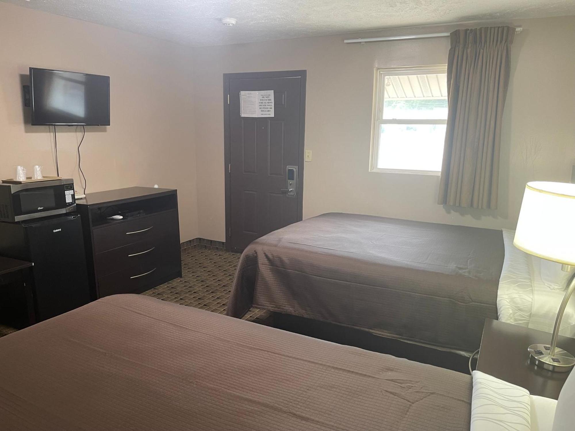 Economy Inn & Suites Ashtabula Eksteriør billede