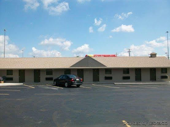Economy Inn & Suites Ashtabula Eksteriør billede