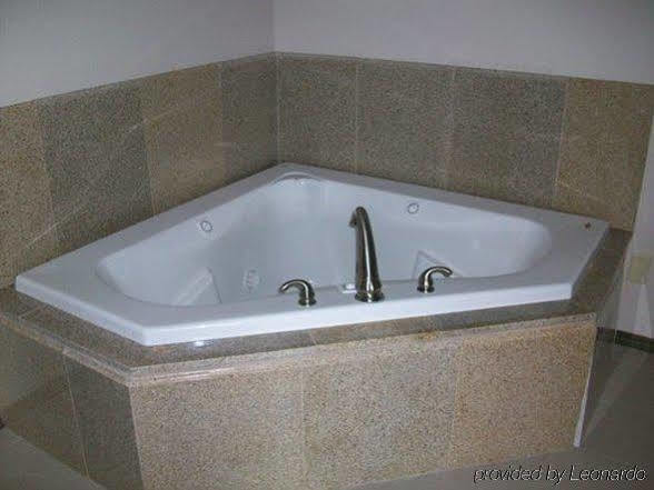 Economy Inn & Suites Ashtabula Værelse billede